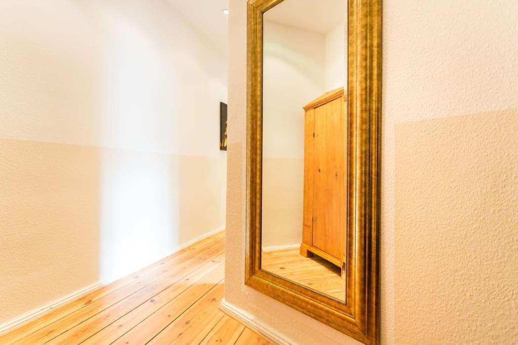Zentrale Altbauwohnung Im Helmholtzkiez Berlin Exterior photo