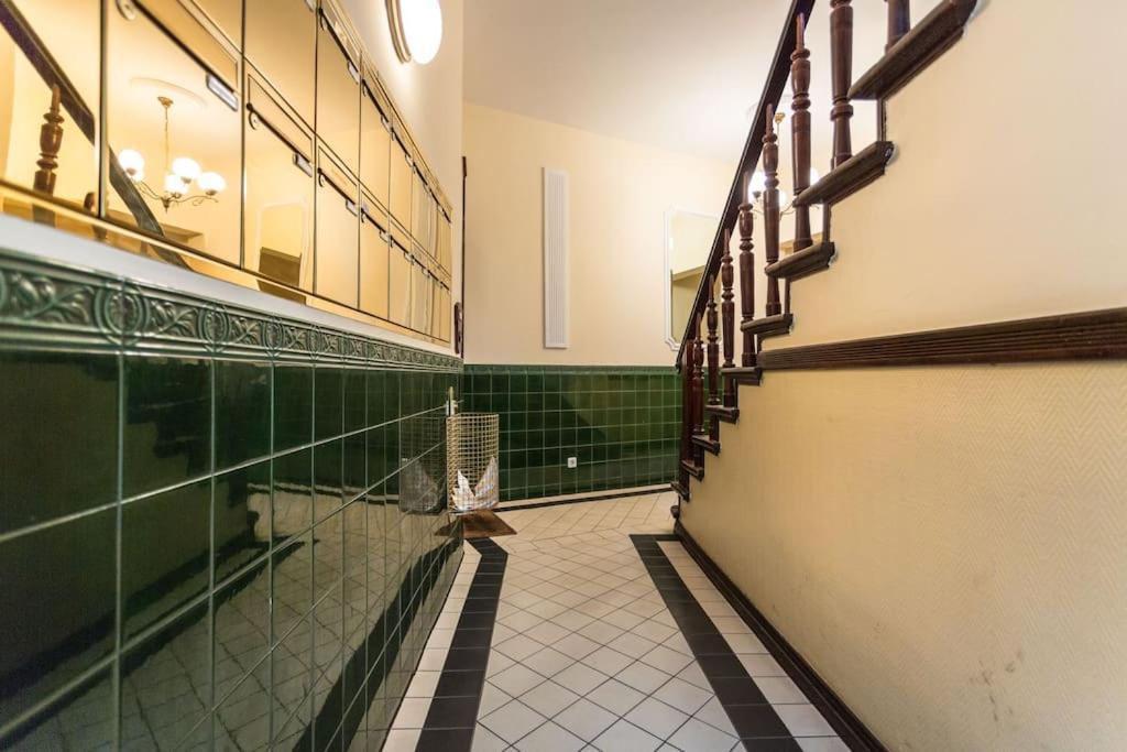 Zentrale Altbauwohnung Im Helmholtzkiez Berlin Exterior photo