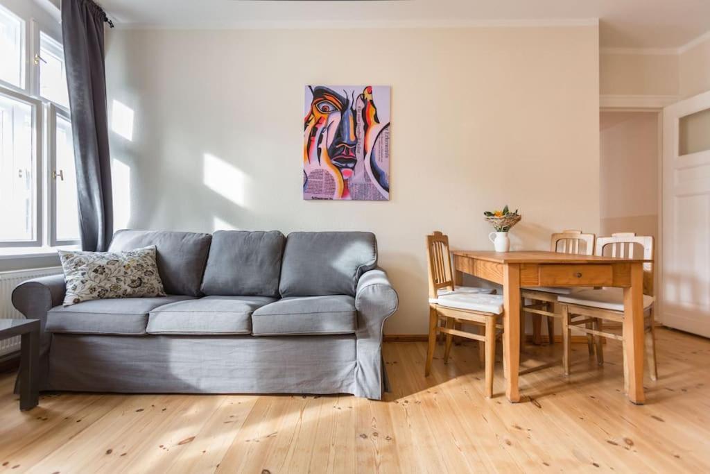 Zentrale Altbauwohnung Im Helmholtzkiez Berlin Exterior photo